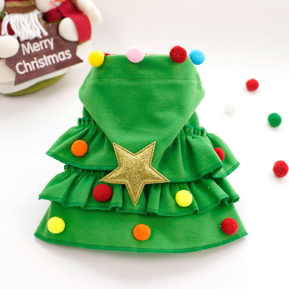 Detalle de la capucha con pompones y estrella